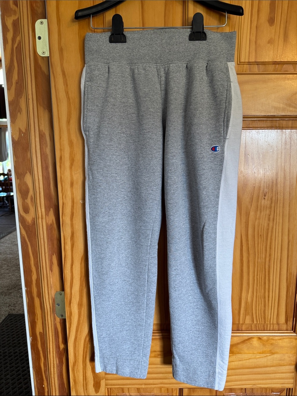 Champions Small Womenâs Gray Sweatpant Joggers with Logo